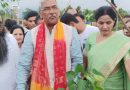 सांसद त्रिवेंद्र सिंह रावत ने एक वृ़क्ष मॉ के नाम अभियान के तहत रोपा पौधा