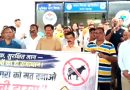 आवारा पशुओं से मुक्ति को नगर निगम के खिलाफ सड़कों पर उतरे लोग